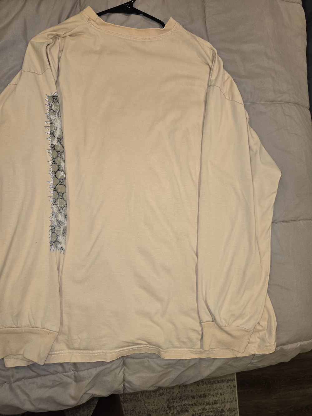 Gucci Cream Logo Tee with Black Woven Tag - Picture 3 of 4